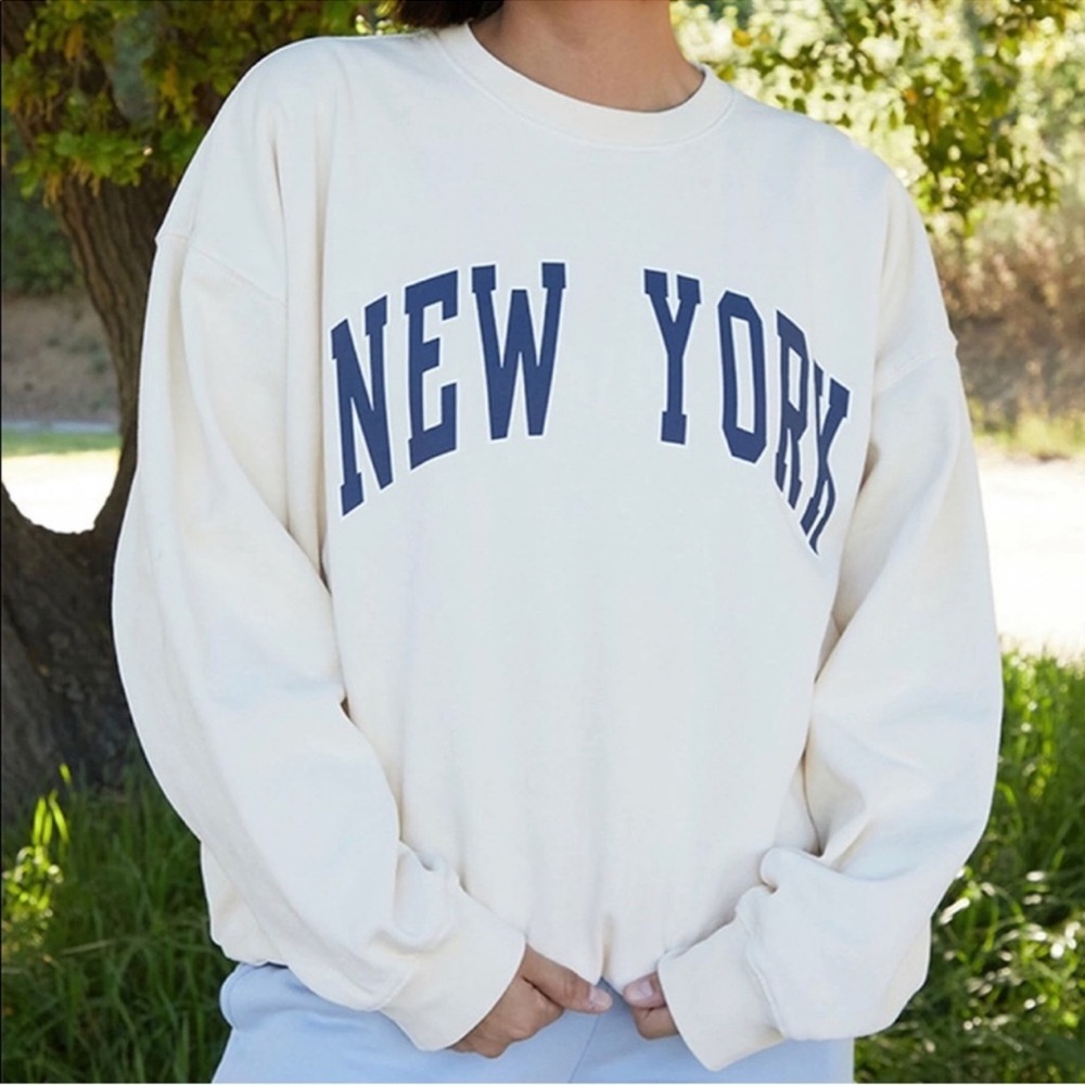 NWOT Brandy Melville x John Galt Cream New York
Crew Neck Sweatshirt in White